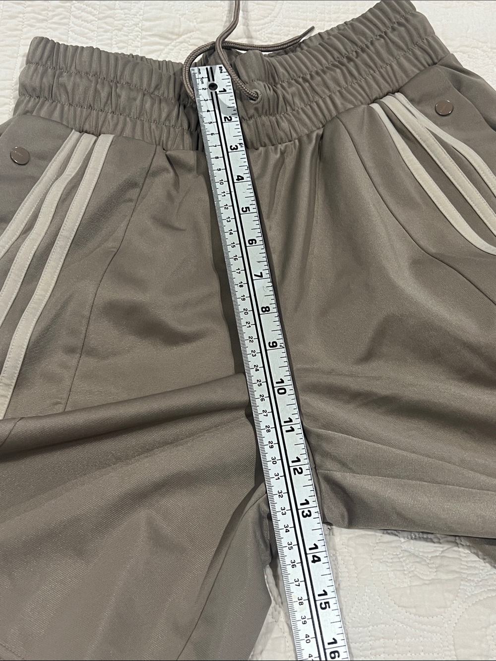 ADIDAS Adibreak shorts in Chalky Taupe Brown Breakaway shorts. size Medium - Picture 13 of 15